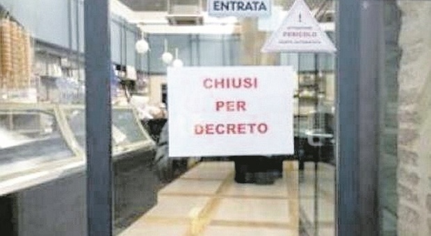 Pesaro, chiusi per decreto Covid: persi mille posti di lavoro in un anno. Pressing per riaprire i bar dei circoli