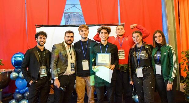 Il team "Frogs", vincitore del secondo hackathon provinciale "Engine your mind"