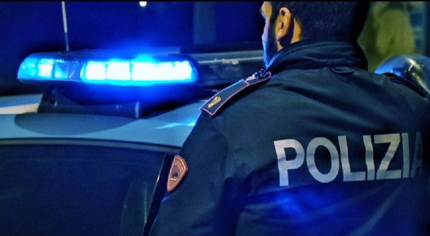 Tentata rapina e ricettazione, scatta l'arresto ad Ancona: «Sorpreso a rubare in auto mi ha aggredito con un coltello»