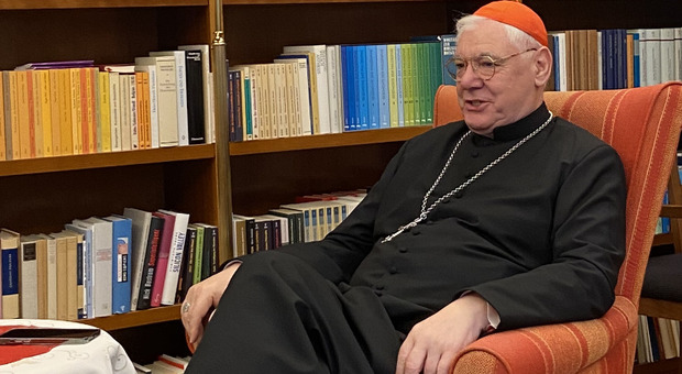 Vaticano, il cardinale teologo Muller smonta pezzo per pezzo il provvedimento delle benedizioni alle coppie gay, «porta caos»