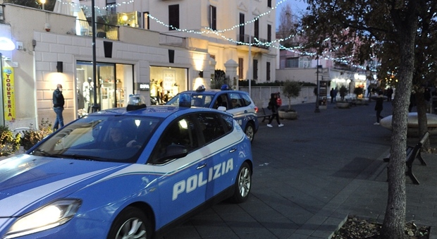 Roma, scippa due turisti al Colosseo: senegalese arrestato dalla polizia