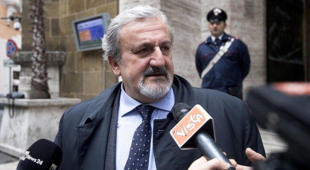 Virus Puglia, i casi risalgono da 7 a 27. Emiliano: «Movida vietata o faccio chiudere i locali»