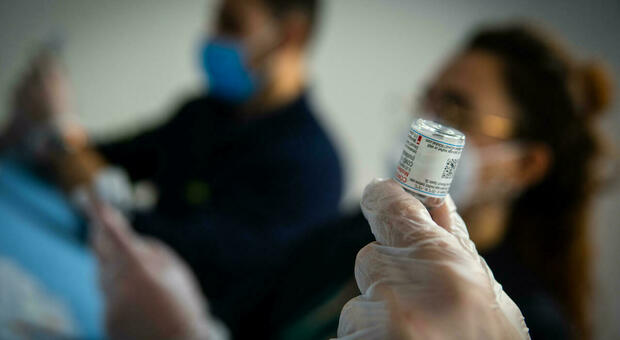 Vaccinazioni anticovid, al via la quarta dose negli hub dell'Asl di Frosinone