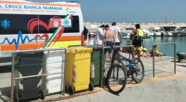 Ragazza di 16 anni in vacanza accusa un malore: frenetici i soccorsi in spiaggia