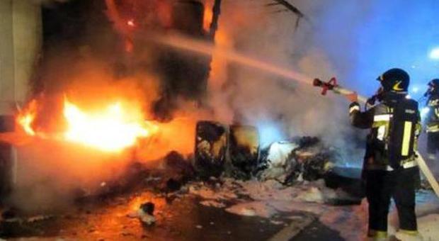 Milano, incendio in una palazzina: due morti e tre feriti