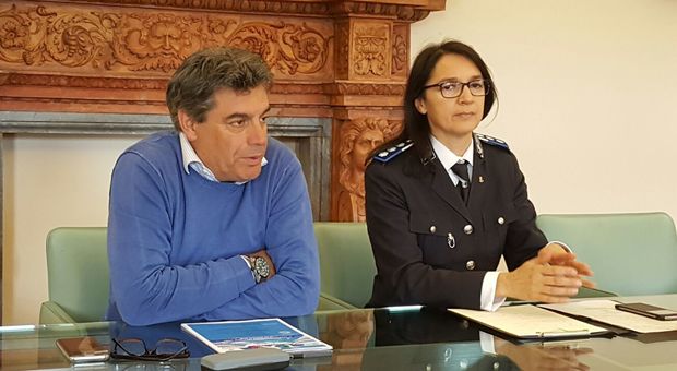 Fano, offese ai vigili urbani sui social Il sindaco sbotta: «Ora denunciamo»