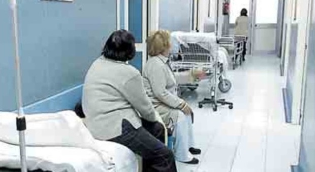 Ospedale Cardarelli: turni no-stop in corsia, norma subito violata
