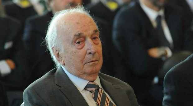 Malore mentre passeggia sul lungomare: muore a 93 anni Michele Ramenghi, luminare della pediatria