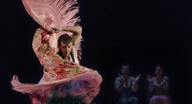 Manuel Liñán sfida i ruoli con il suo flamenco "da donna" (foto S. Procopio uso gratuito per Leggo)