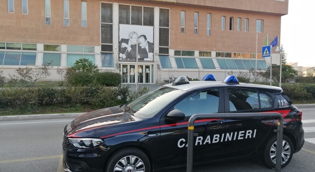 Denuncia una rapina ma per il Ris dei carabinieri è una simulazione, accusata anche di furto