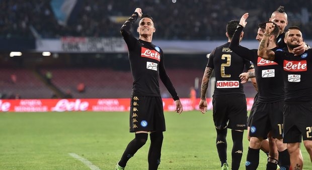 Napoli-Udinese 3-0: Mertens, Allan e Callejon portano gli azzurri a -2 dalla Roma