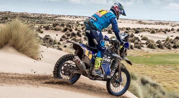 Adrien Van Beveren su Yamaha è il leader della Dakar fra le moto