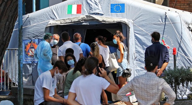 Covid in Campania, altri 138 contagiati in 24 ore: negli ultimi tre giorni più positivi che in tutto il mese di maggio