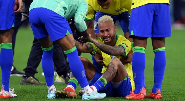 Neymar, le lacrime dopo l'eliminazione del Brasile: la sua maledizione continua