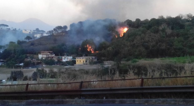 Foto dell'incendio in via Antiniana