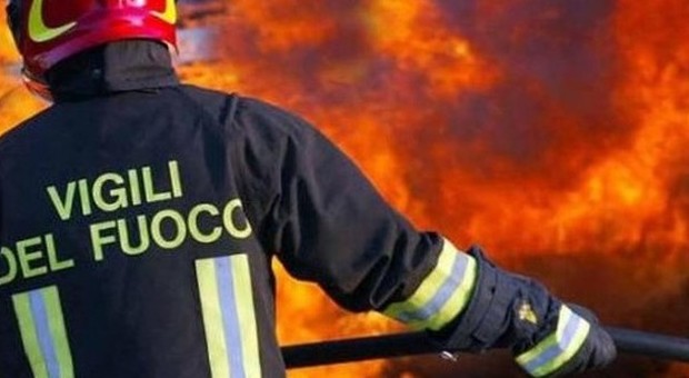 Montecchio, fuoco investe due abitazioni Ingenti danni, tanta paura per i residenti