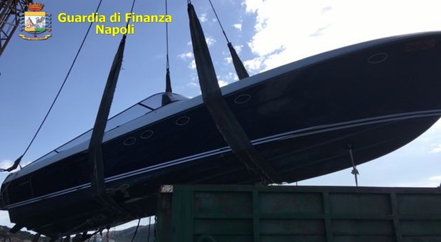 Fatture false, sequestro da tre milioni a Napoli: sotto chiave anche uno yacht in Sardegna