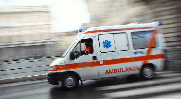 Roma, schianto fra due auto e una moto: 18enne muore sulla Nomentana