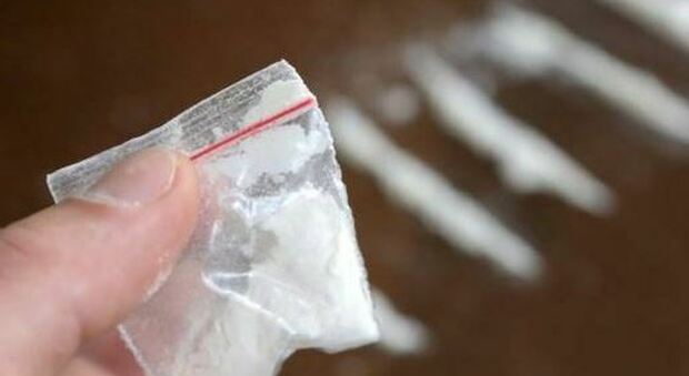 Salerno, sequestrate 330 dosi cocaina-crack pronte per la movida