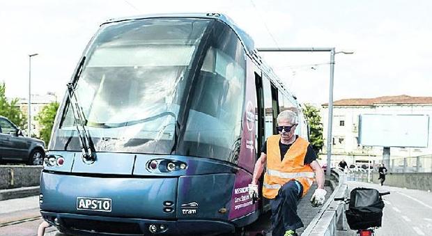 Guasti al tram, la relazione di Busitalia: si blocca un mezzo ogni quattro giorni