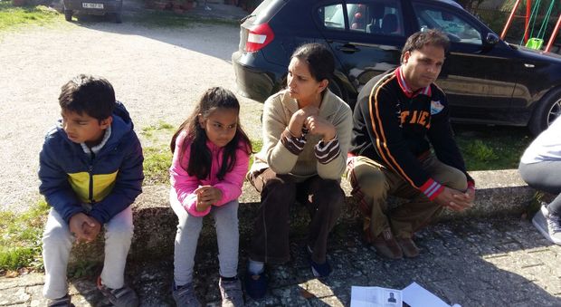 Terremoto, a Tolentino famiglia con due bambini si salva dal crollo della casa. Il padre: «Così siamo scampati alla morte»