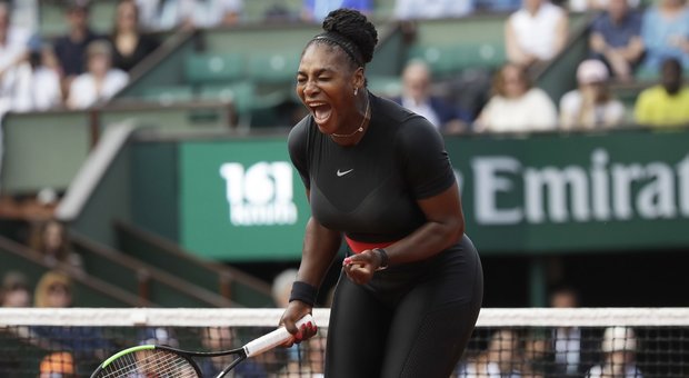 Roland Garros, avanzano Sharapova e Serena Williams