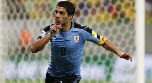 Uruguay che rimonta, da 0-2 a 2-2 con il Brasile. Suarez torna dalla squalifica ed è subito protagonista