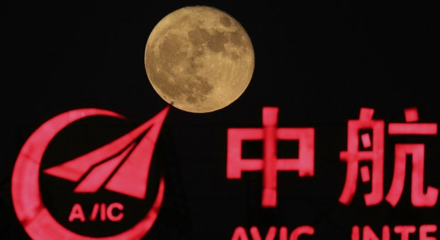 Cina al lavoro per una base sulla luna. Poi obiettivo Marte