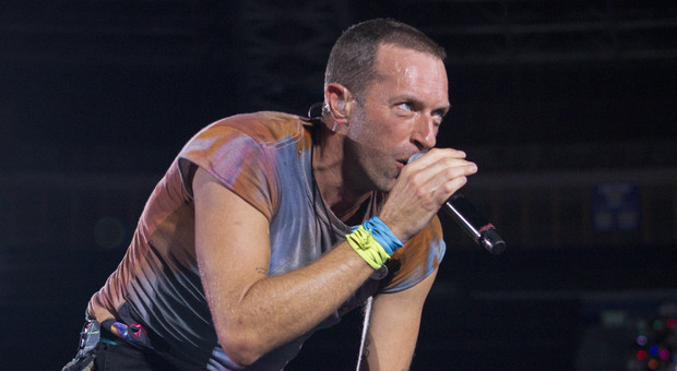 I Coldplay stregano San Siro: due ore di show fantascientifico. E Chris Martin canta 'O mia bela Madunina'