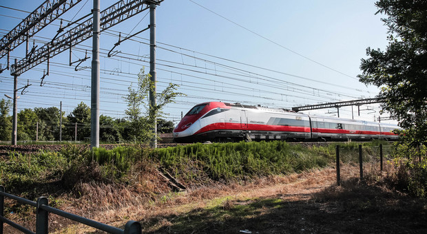Addio all'alta velocità Venezia-Trieste. M5S: «Inutile, risparmio 7,5 miliardi». Sì allo studio di fattibilità per il treno delle Dolomiti