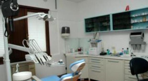 Studi dentistici nel mirino dei ladri: un altro colpo all'Arcella