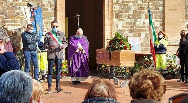 Il funerale dell'ex sindaco Tonino Salvatori