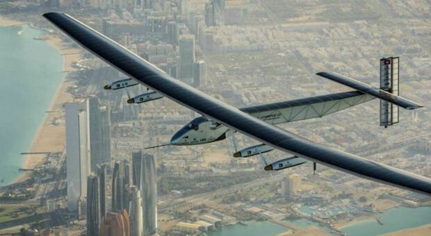 Solar Impulse 2, l'aereo a energia solare in grado di restare «in volo per mesi»