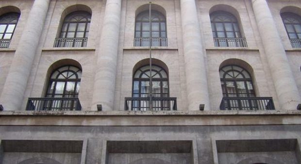 Banco Napoli, bufera sull'inchiesta «Quel reato non vale per i privati»