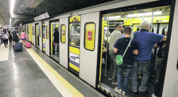 «Metro, centrale in tilt a Napoli: macchinista eroe evita il deragliamento»