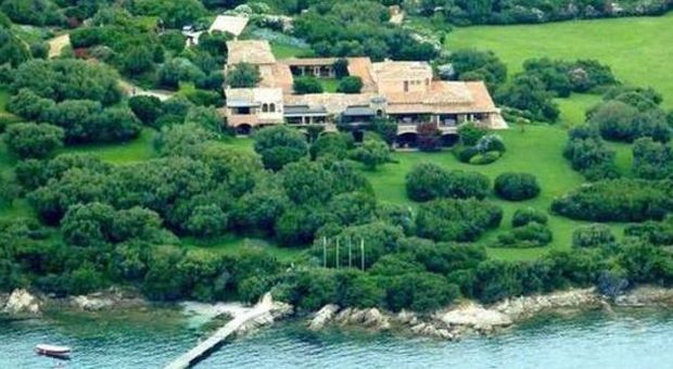 Berlusconi pronto a vendere villa Certosa al principe Mohammed bin Nayaef per 500 milioni