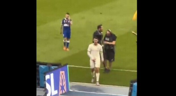 Ronaldo fa un gesto osceno dopo la sconfitta del Al Nassr
