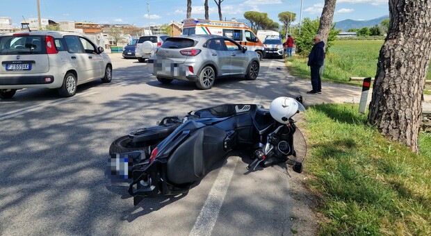 Scontro tra furgone e scooter su via Epitaffio: motociclista trasferito in ospedale