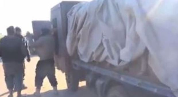 Isis, in un video il jihadista che parla italiano: "Piano, piano..."