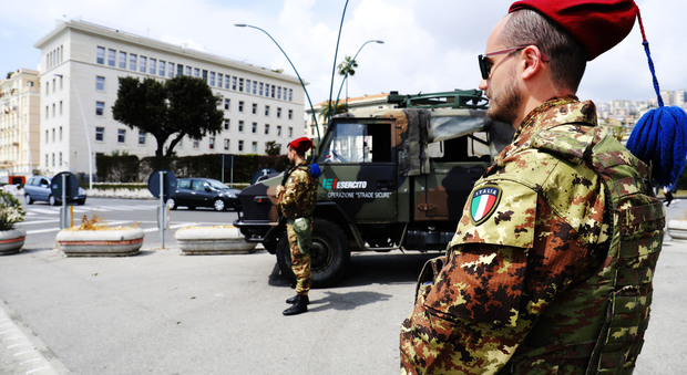 Paura attentati a Napoli, più barrierre e raddoppiano le ronde | Video
