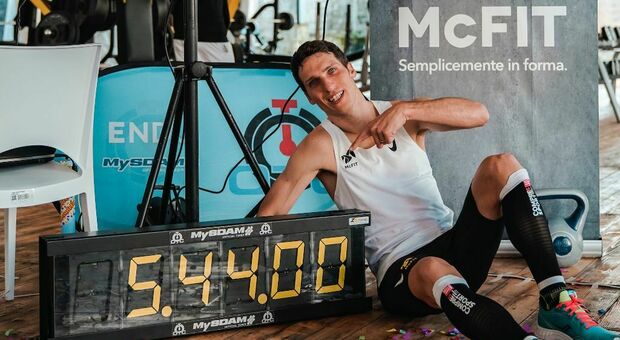 Ultramaratoneta Stefano Emma batte il record del mondo su tapis roulant, sulla distanza delle 50 miglia, correndo in 5.44.00