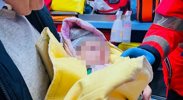 Neonata lasciata nella culla termica di una chiesa a Bari: sta bene, nessun messaggio lasciato