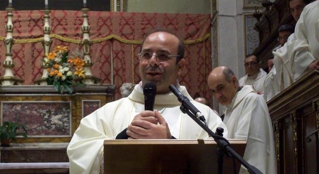 Ragusa, sacerdote scrive su Facebook: «I gay sono malati». E scoppia la bufera