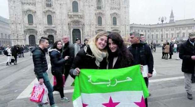 Vanessa e Greta in Siria con la scorta di miliziani conosciuti su una chat