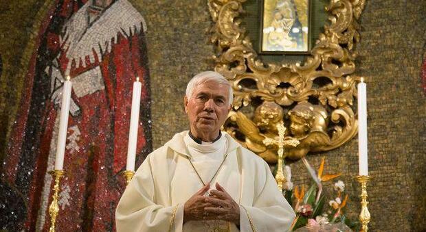 Il vescovo D'Ercole: «Mi dimetto e vado in convento». Annuncio choc e "giallo"