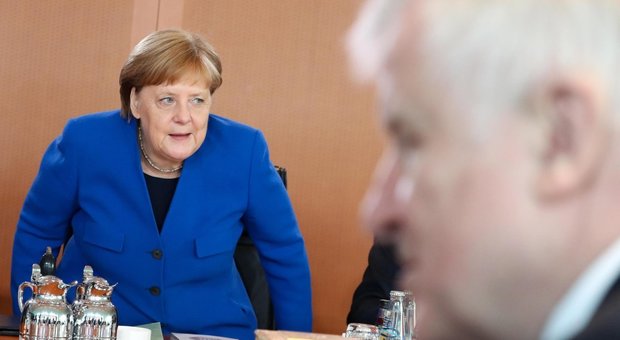 Merkel chiude alla Lega nel Ppe: «Noi diversi da Salvini, a partire dai migranti»