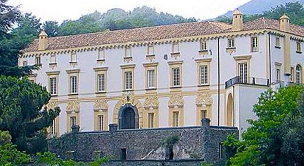 Cutolo, quando il boss comandava in Campania: la residenza in un castello medievale