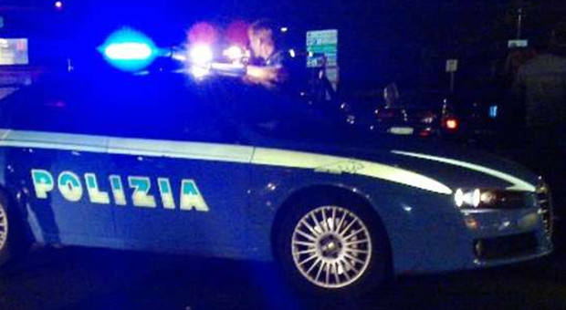 Lancio di sassi contro le auto sulla Pontina: la Stradale di Aprilia denuncia 4 rom residenti a Castel Romano