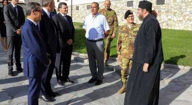 Kosovo, commissione europea in visita ai militari italiani nella base Nato Kfor