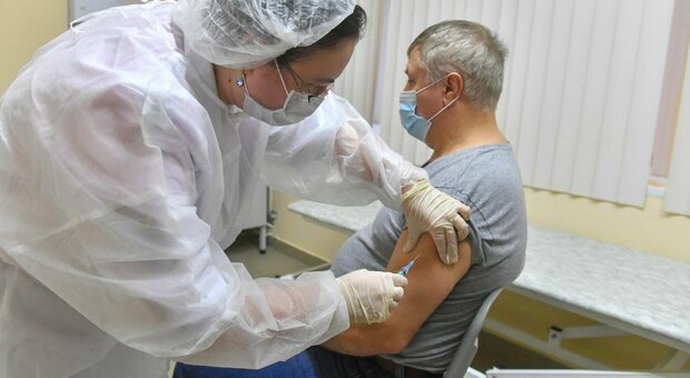 Vaccino Lazio, dall'1 marzo 80mila dosi Astrazeneca per la somministrazione dai medici di famiglia